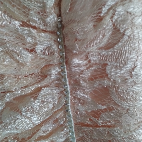 A symmetrical dress size 6 - Picture 3 of 6